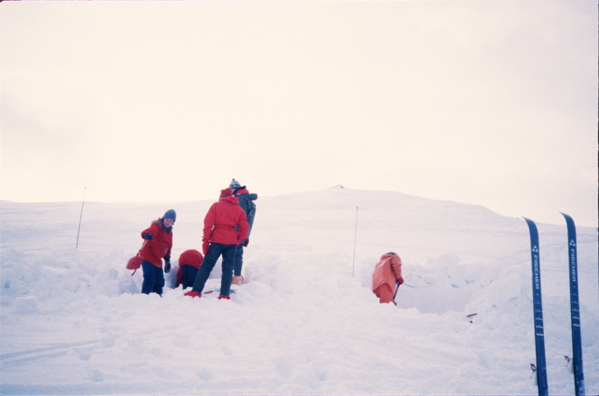 snøhulegraving