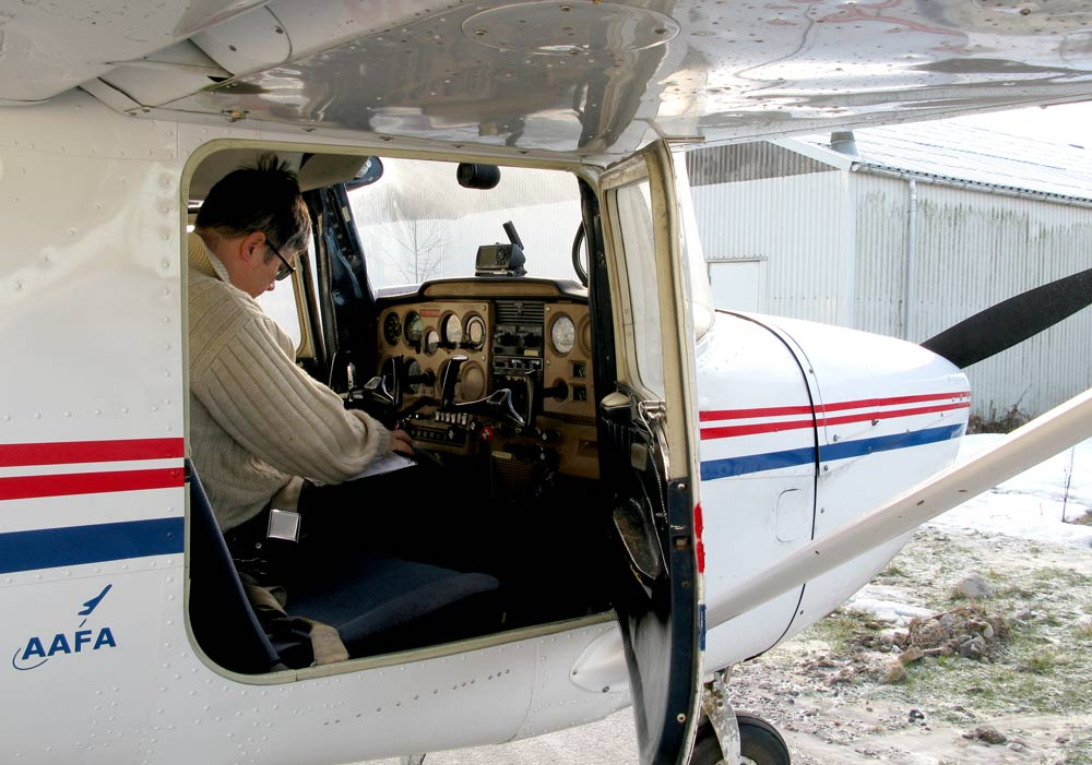 fly_12_paper