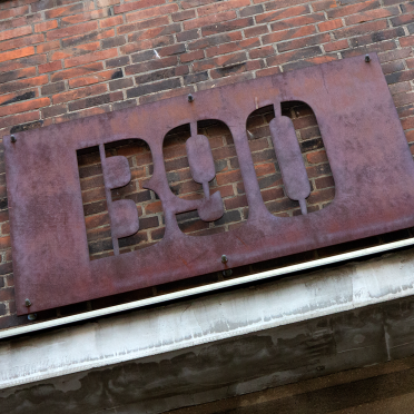 b90