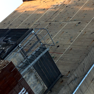 club, gallery, climbing wall