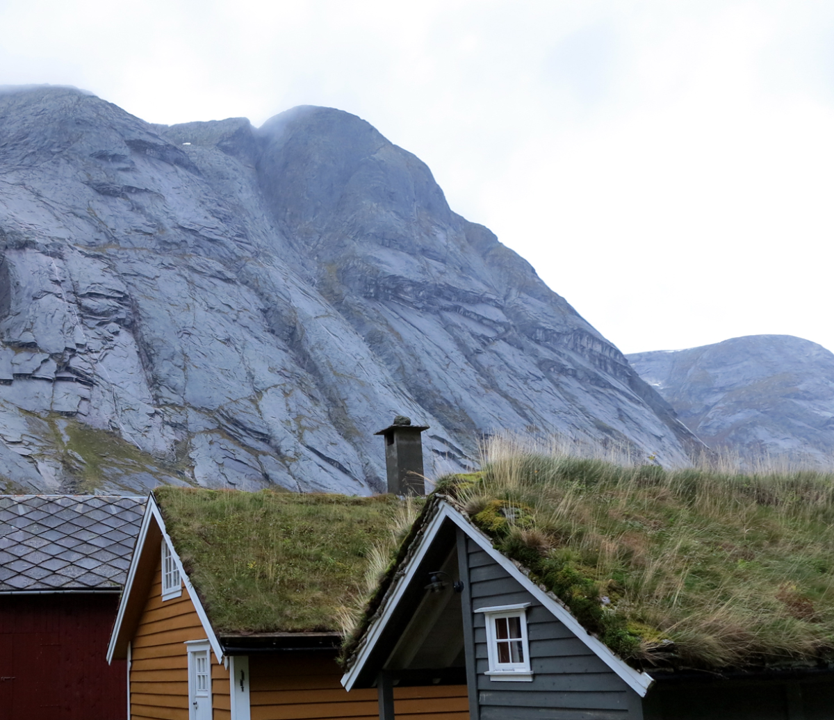 eg bur oppunder fjell…